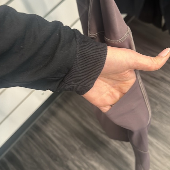 Vuori Stride Pocket Legging-Plum-NWT - Picture 5 of 6